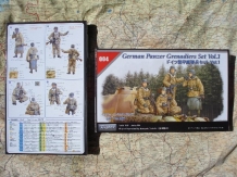 images/productimages/small/German Panzer Grenadiers Set Vol.1 Tristar 1;35 nw.jpg